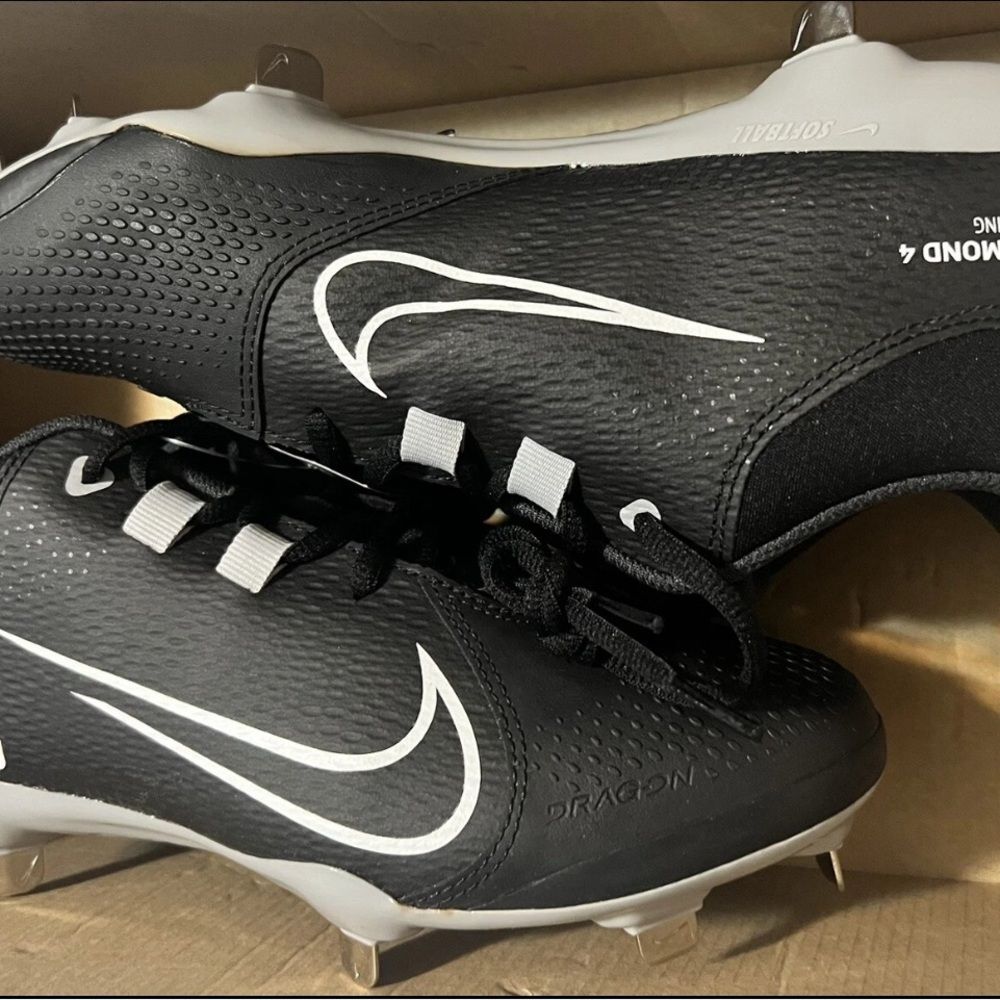 Nike Hyperdiamond 4 Pro Black and White Cleats - Picture 7 of 7
